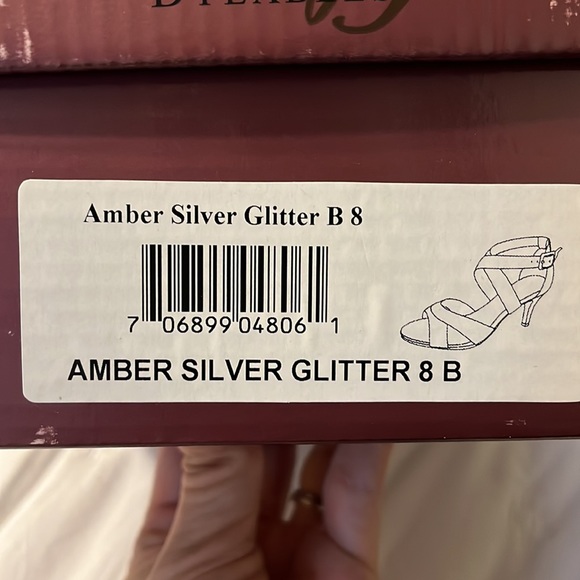 Brand new high heels, davids bridal, dyeables - Picture 5 of 5